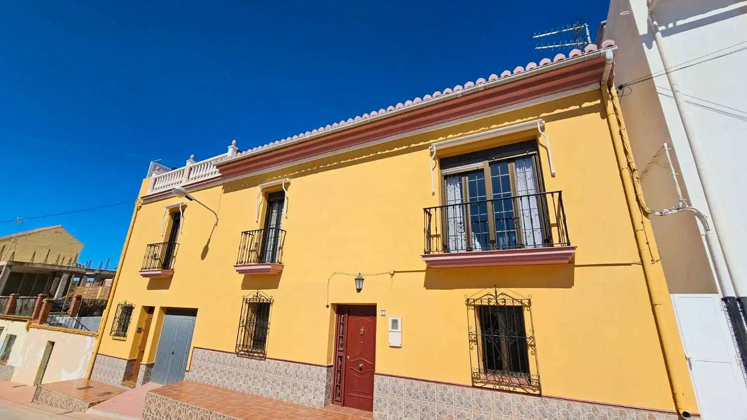 Vista exterior de Casa adosada en venda en Vélez-Málaga amb Terrassa, Traster i Moblat