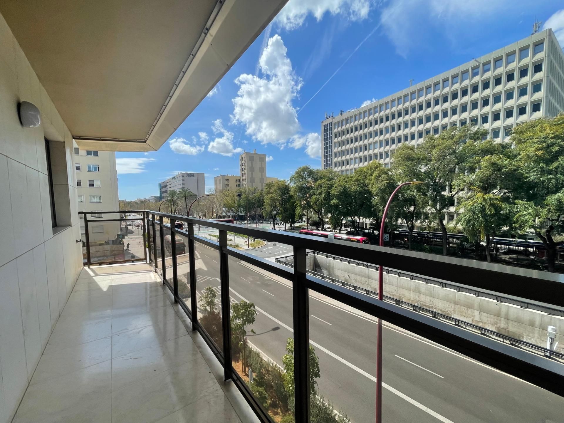 Exterior view of Flat for sale in  Sevilla Capital  with Air Conditioner, Heating and Private garden