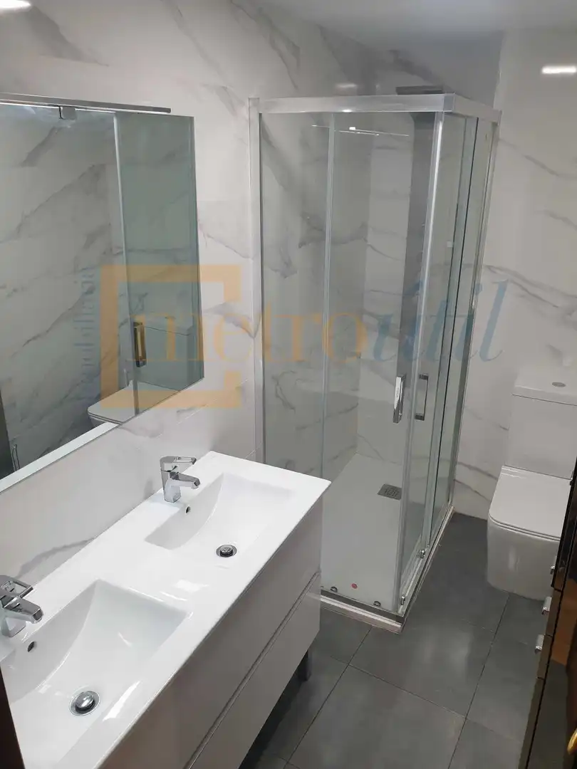 Bathroom of Flat for rent in Salamanca  with Heating, Parquet flooring and Furnished