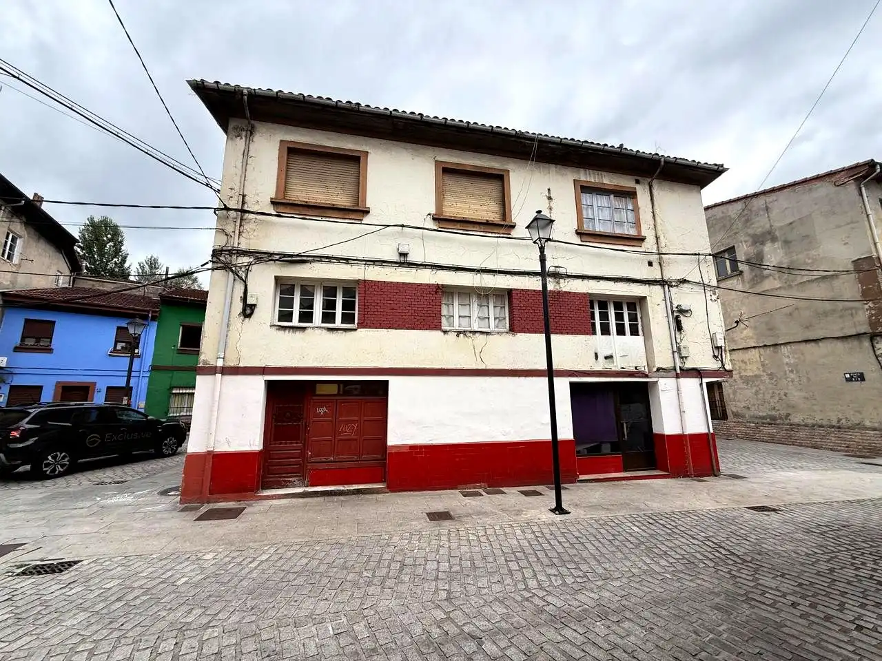 Vista exterior de Edifici en venda en Mieres (Asturias)