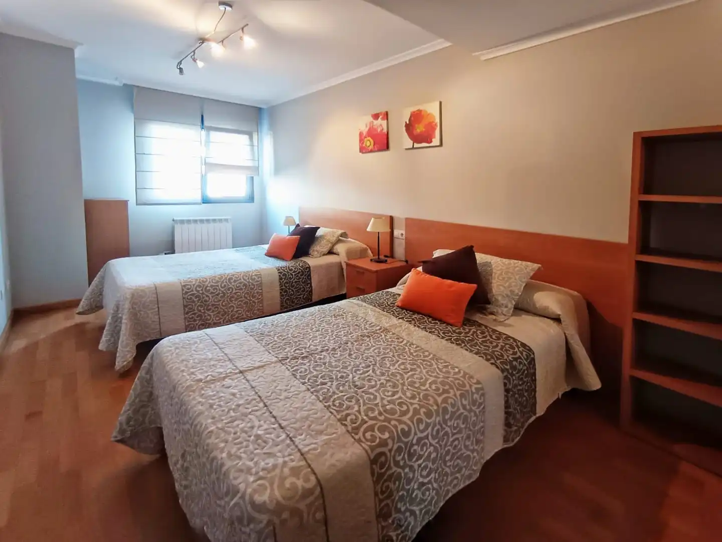 Schlafzimmer von Wohnung zur Miete in Pontevedra Capital  mit Heizung und Möbliert