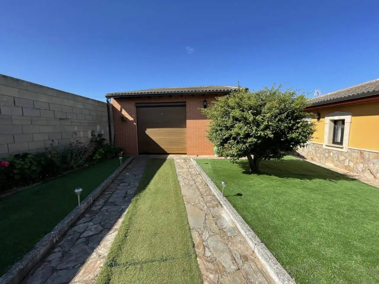 Garden of Houses for sale in Andavías  with Air Conditioner, Heating and Private garden