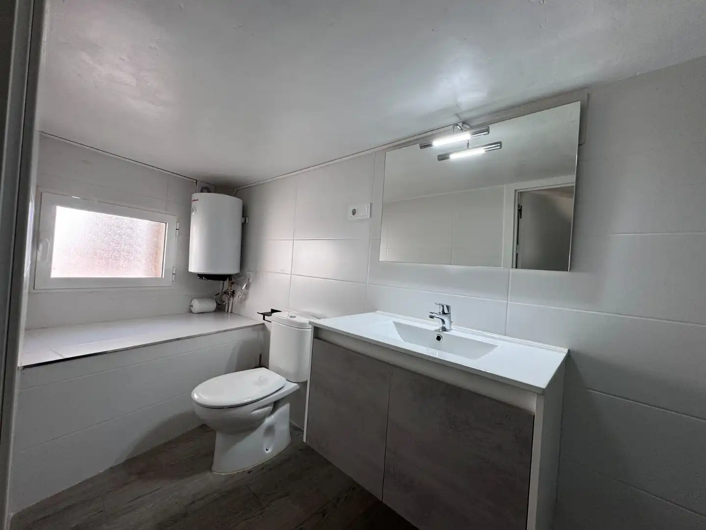 Baño de Apartamento de alquiler en Cáceres con Terraza, Amueblado y Horno