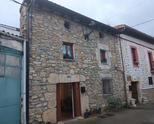 Vista exterior de Casa adosada en venda en Peñacerrada- Urizaharra amb Calefacció, Jardí privat i Moblat