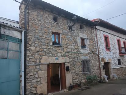 Vista exterior de Casa adosada en venda en Peñacerrada- Urizaharra amb Calefacció, Jardí privat i Moblat