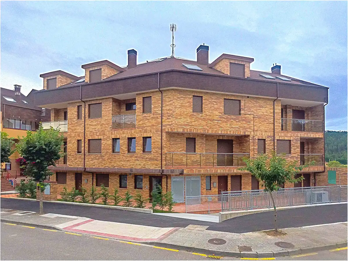 Vista exterior de Pis en venda en Castrillón amb Calefacció, Terrassa i Traster