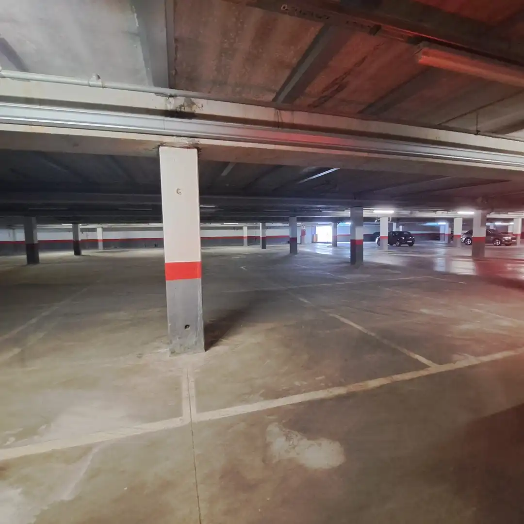 Einzelparkplatz mit Aufzug zum Verkauf in Avinguda Joan Calot 12, imagen 2