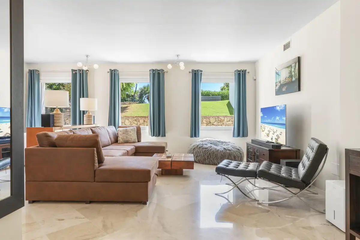 Sala de estar de Casa o chalet en venta en Manilva con Aire acondicionado, Jardín privado y Terraza