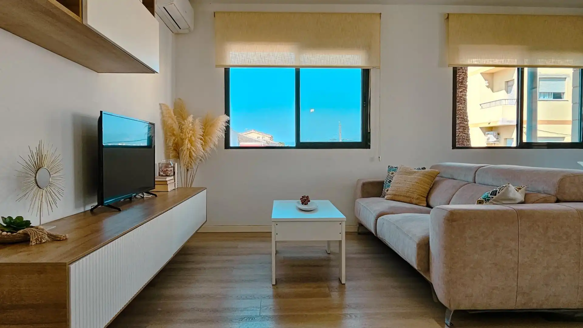 Living room of Flat for sale in Daimús  with Air Conditioner, Terrace and Furnished
