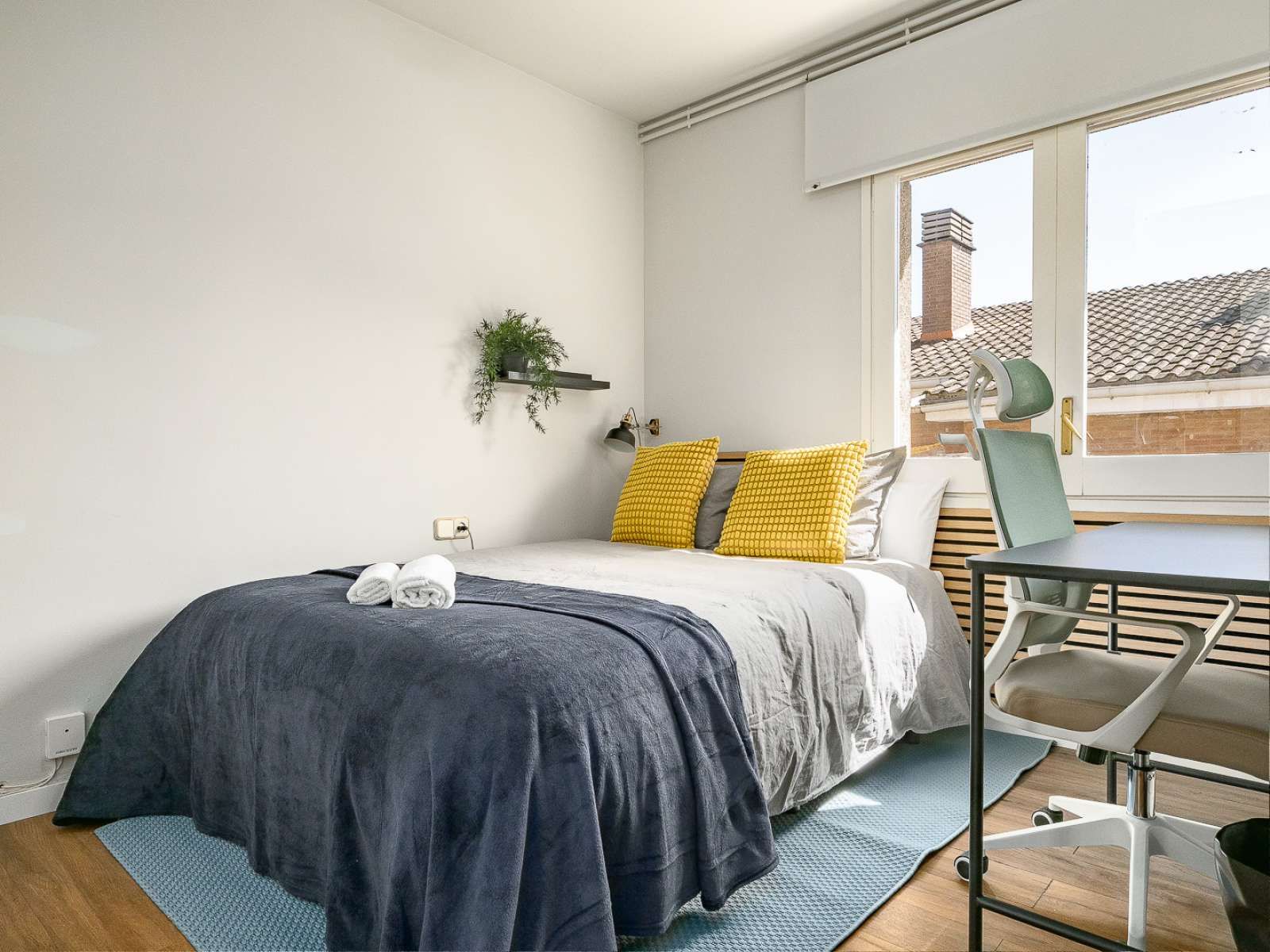 Bedroom of Flat to share in Sant Cugat del Vallès  with Air Conditioner, Heating and Terrace