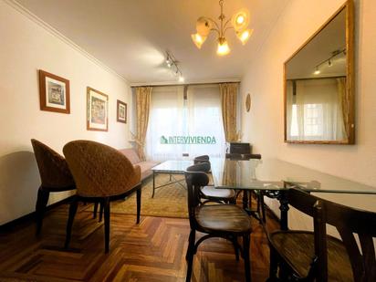 Sala d'estar de Apartament en venda en Vigo  amb Calefacció, Traster i Moblat