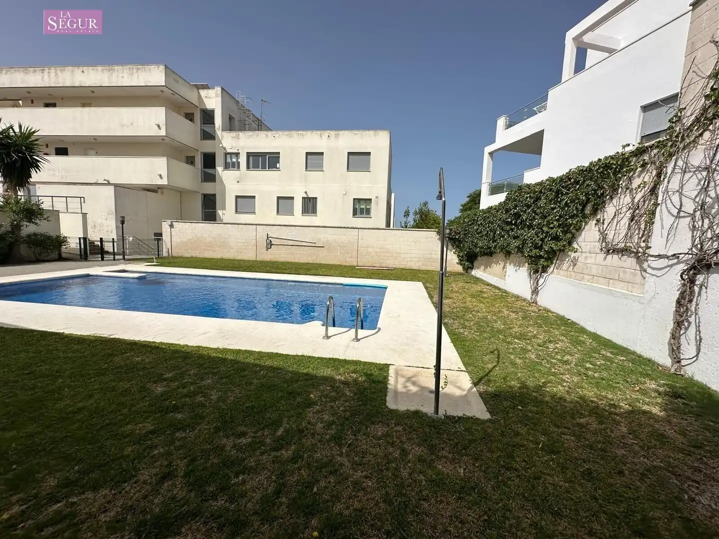 Piscina de Planta baixa en venda en Conil de la Frontera amb Aire condicionat, Terrassa i Traster