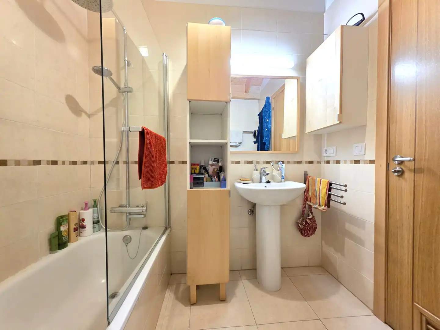 Badezimmer von Haus oder Chalet zum Verkauf in Sariego mit Heizung, Parkett und Terrasse