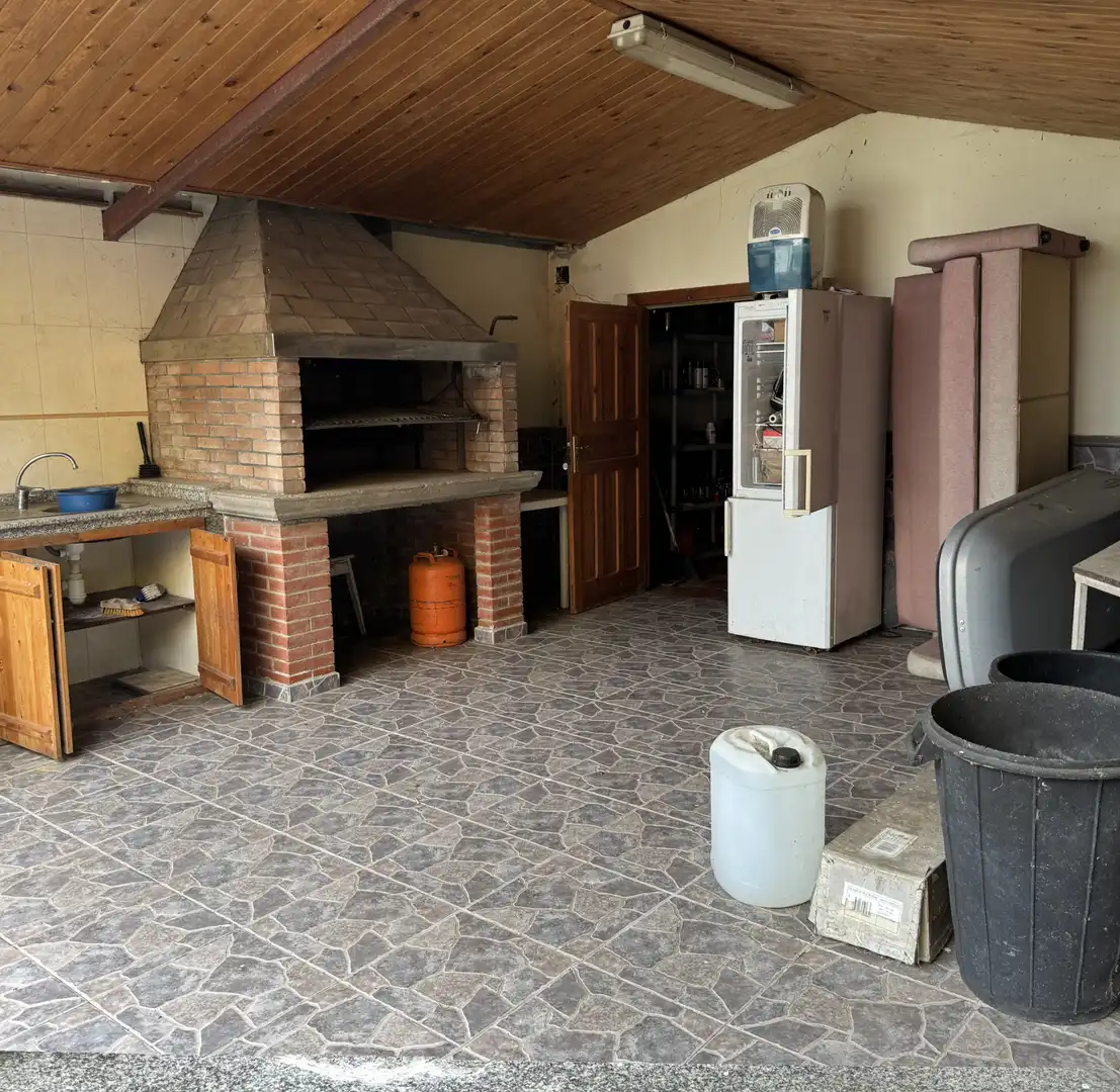 Cuina de Casa o xalet en venda en Castrillón amb Calefacció, Jardí privat i Parquet