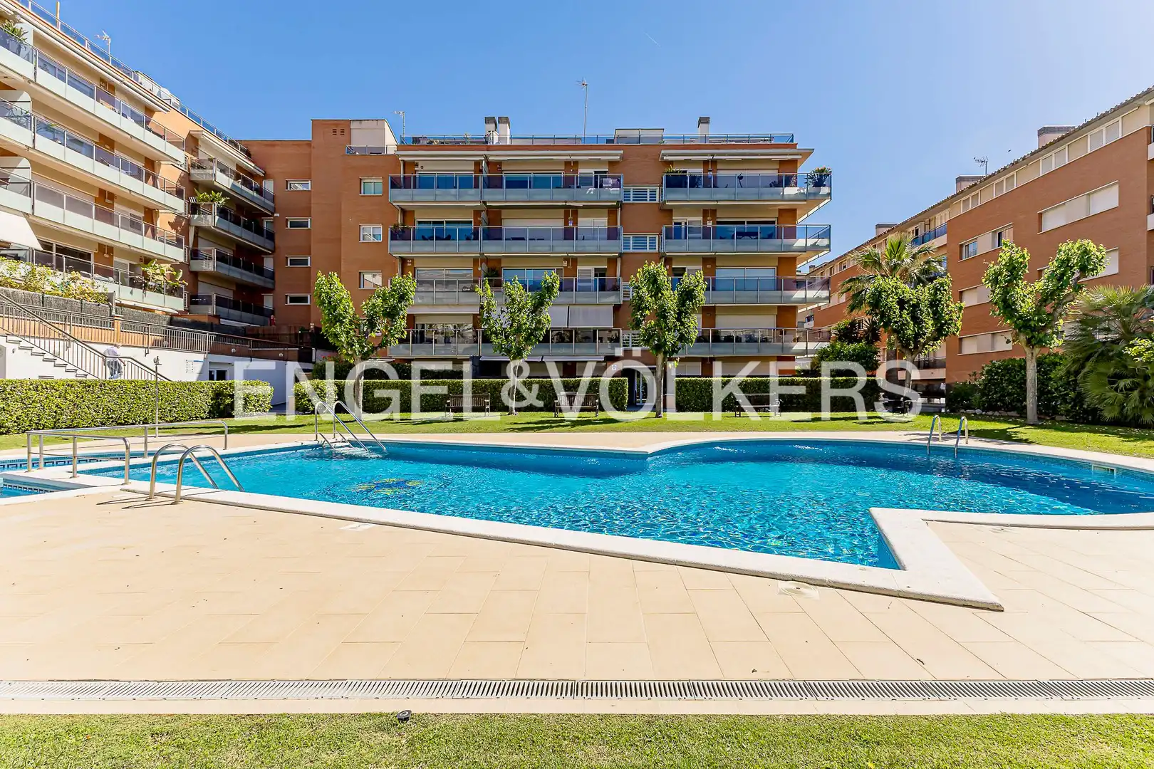 Piscina de Ático en venta en Sitges con Aire acondicionado, Calefacción y Jardín privado