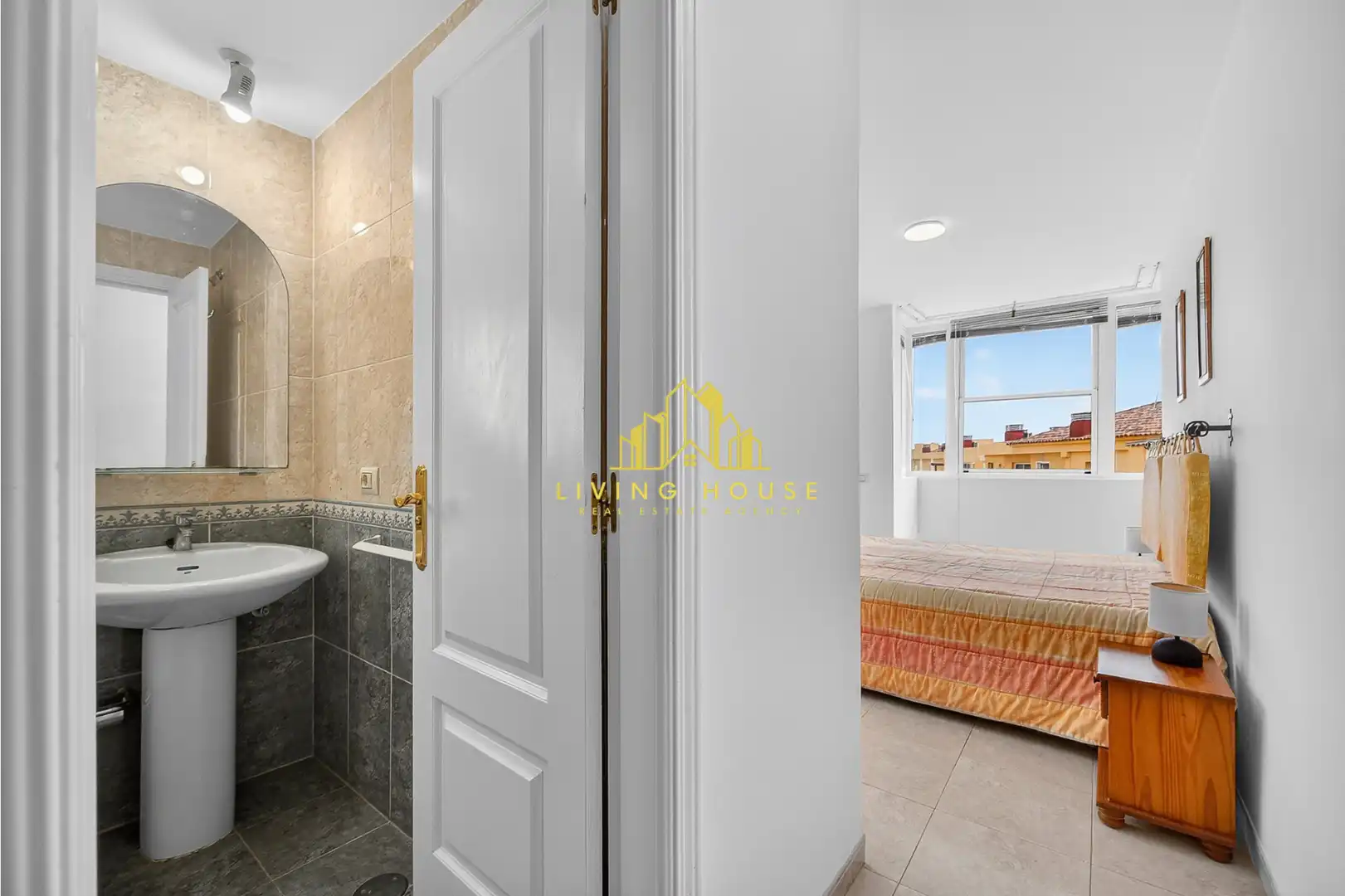 Badezimmer von Dachboden zum Verkauf in San Miguel de Abona mit Terrasse, Möbliert und Ofen