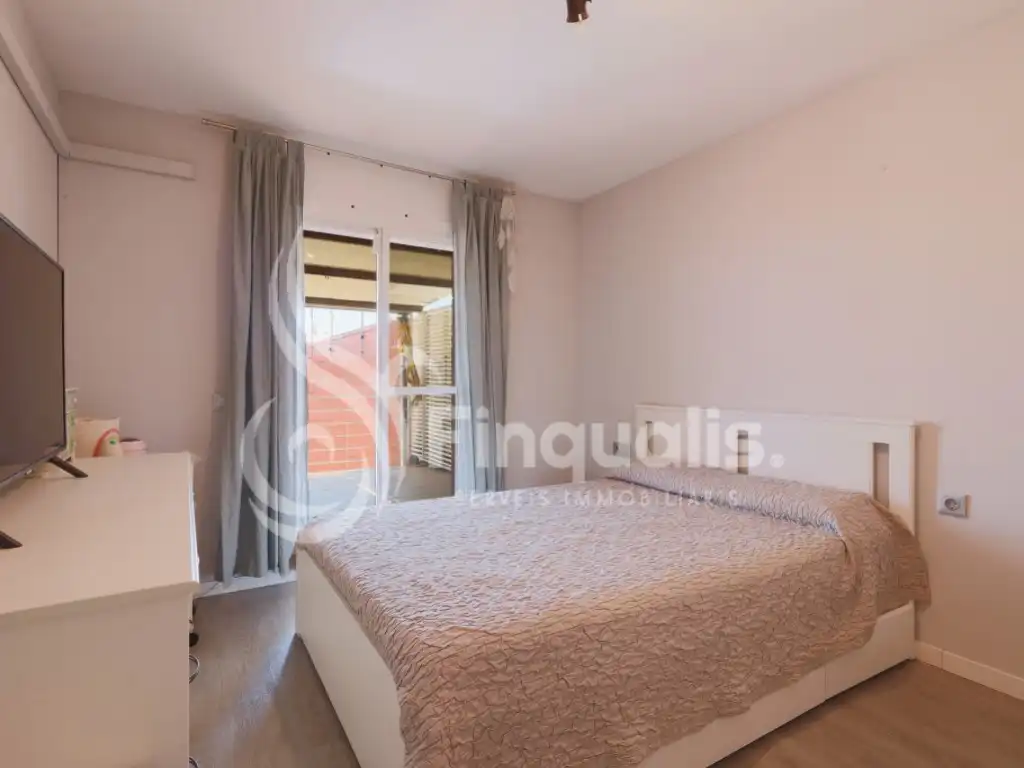 Dormitori de Casa adosada en venda en Canovelles