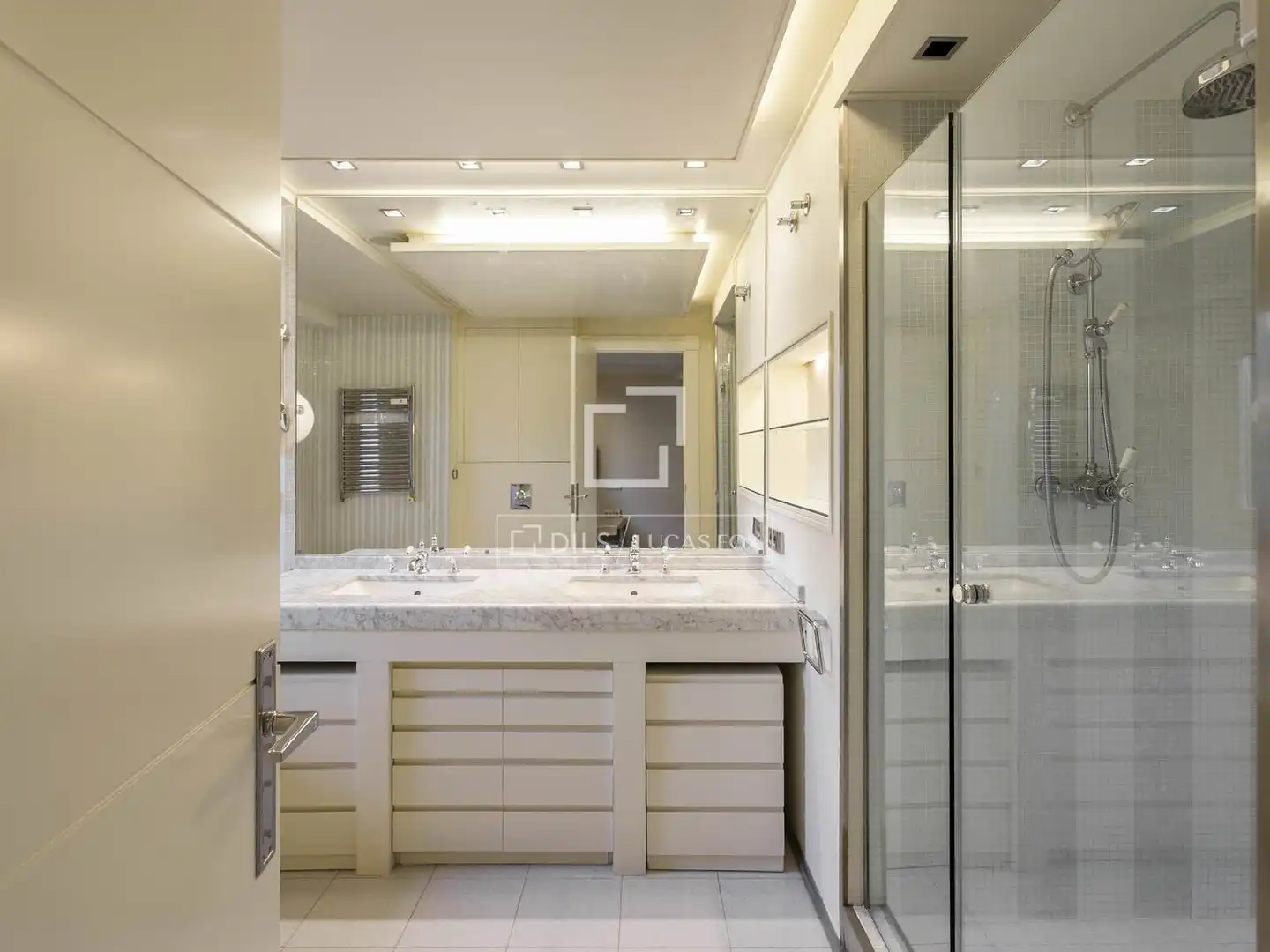 Bathroom of Attic for rent in Madrid  with Air Conditioner, Heating and Private garden
