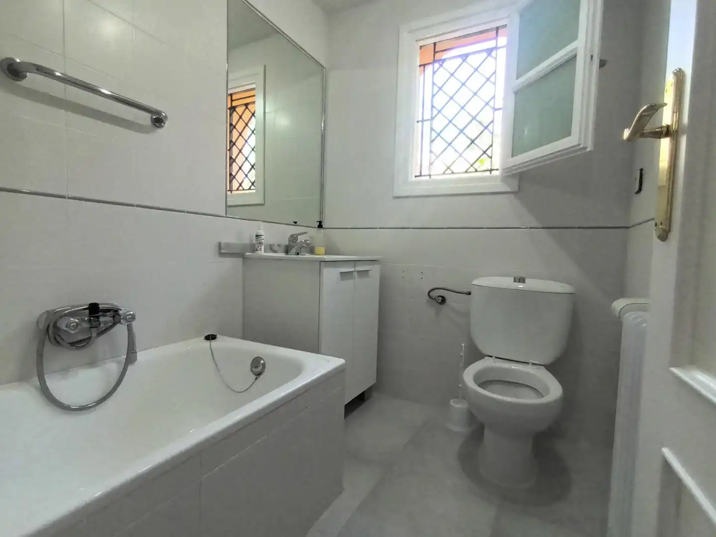 Baño de Casa o chalet de alquiler en Albolote con Calefacción, Jardín privado y Terraza