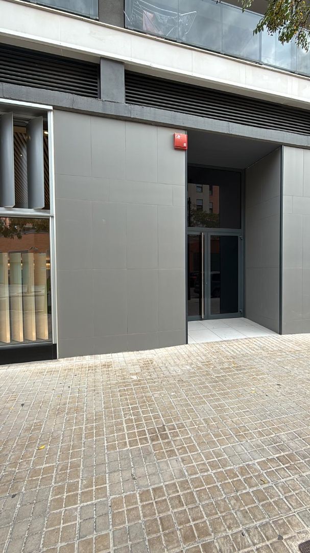 Exterior view of Office to rent in  Valencia Capital  with Air Conditioner and Alarm