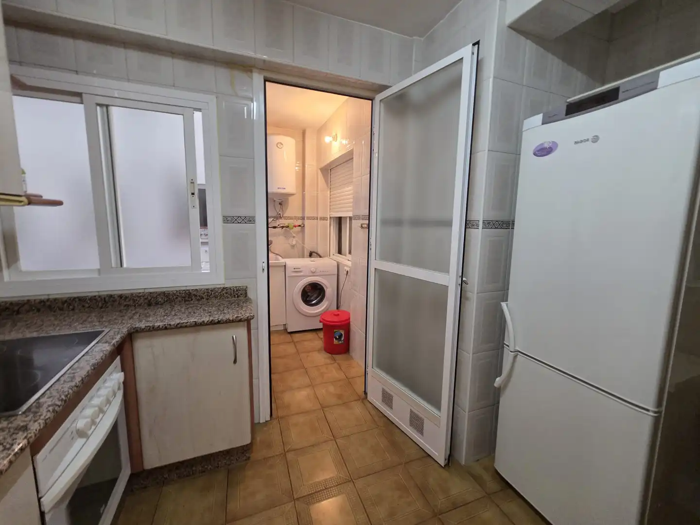 Kitchen of Flat for rent in Granada  with Furnished, Oven and Washing machine