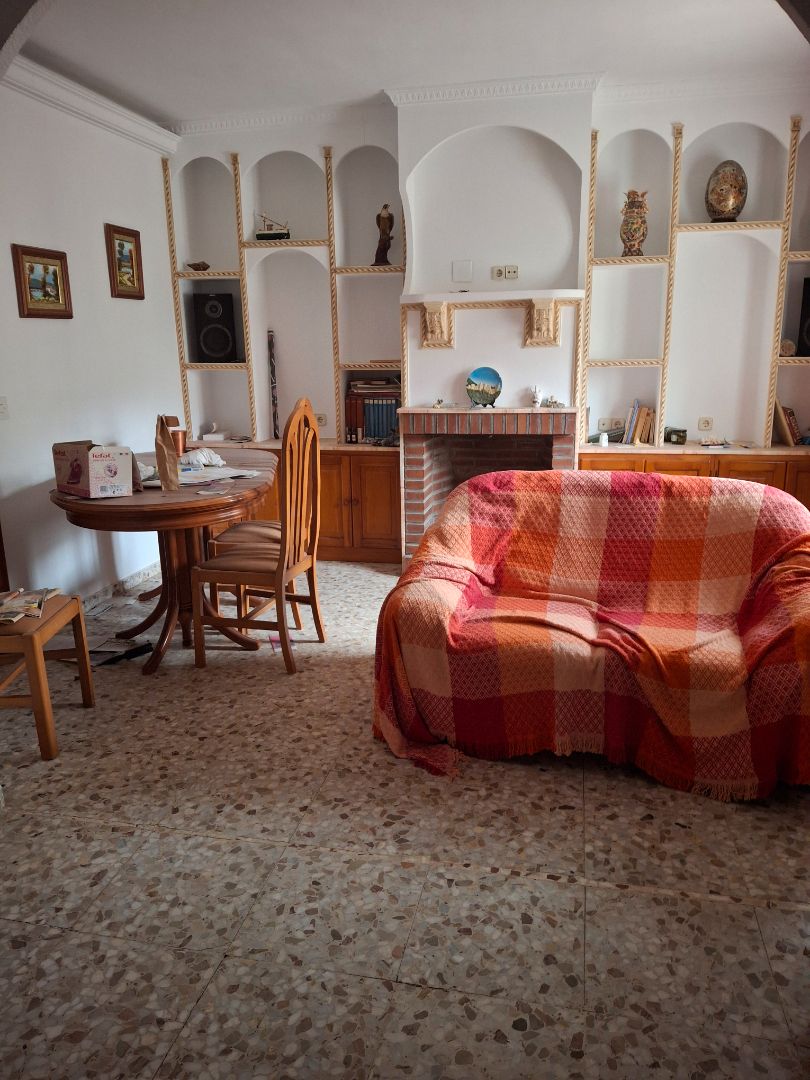 Sala d'estar de Casa o xalet en venda en La Puebla de Almoradiel amb Calefacció i Jardí privat