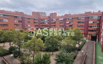 Exterior view of Flat for sale in  Madrid Capital  with Terrace