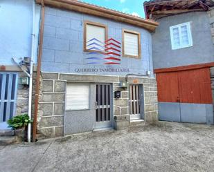 Vista exterior de Casa o xalet en venda en Maceda amb Jardí privat, Terrassa i Moblat