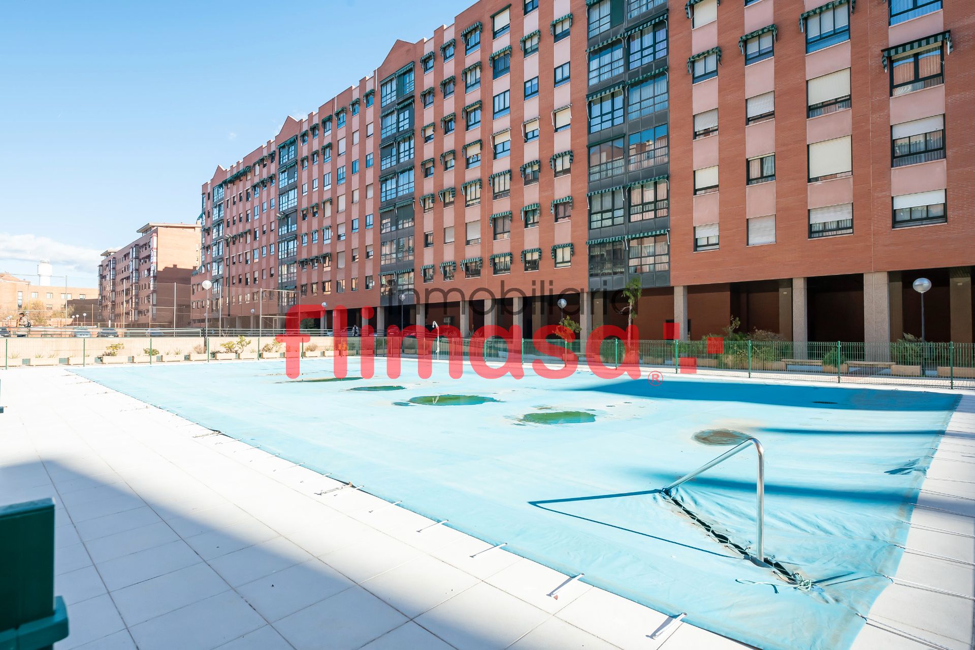 Swimming pool of Flat for sale in Alcorcón  with Air Conditioner, Heating and Storage room