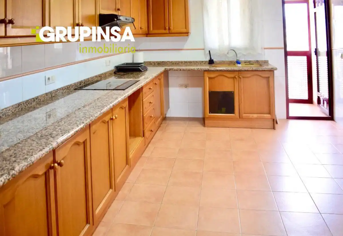 Cocina de Piso en venta en Castellón de la Plana / Castelló de la Plana con Aire acondicionado, Terraza y Trastero