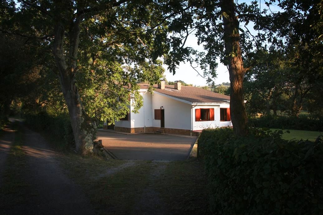Exterior view of House or chalet for sale in Villaviciosa  with Furnished