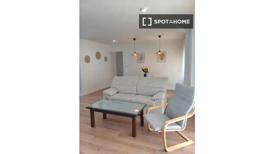 Sala d'estar de Apartament per a compartir en Ronda amb Aire condicionat, Terrassa i Moblat