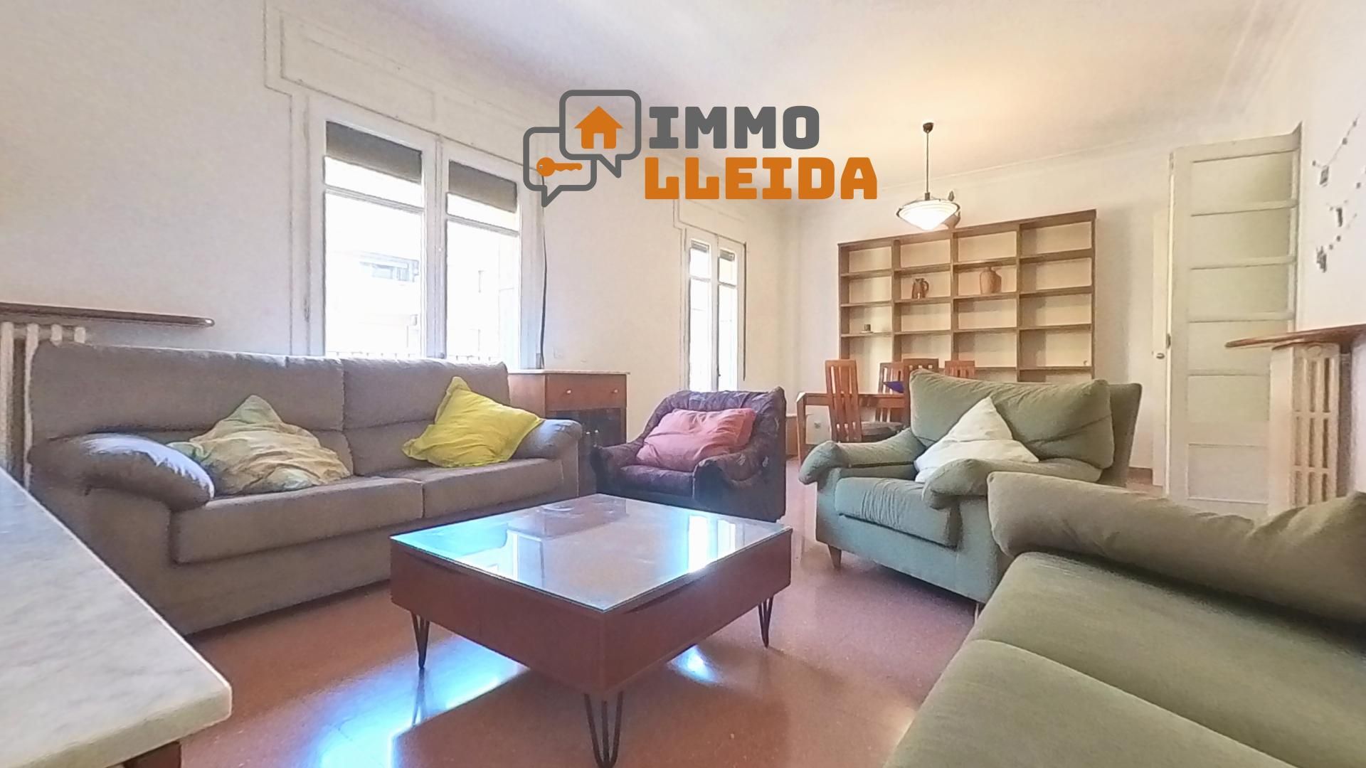 Exterior view of Flat for sale in  Lleida Capital  with Heating, Furnished and Oven