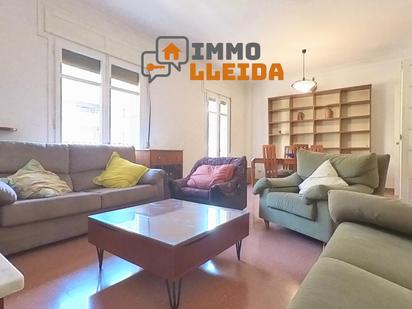 Exterior view of Flat for sale in  Lleida Capital  with Heating, Furnished and Oven