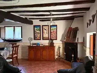 Sala d'estar de Casa adosada en venda en Valle de Sedano amb Jardí privat, Traster i Moblat