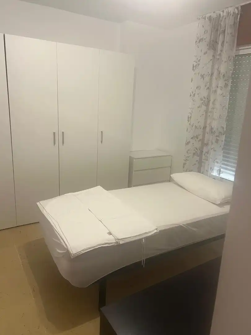 Habitación de Apartamento de alquiler en Marbella con Aire acondicionado, Terraza y Trastero