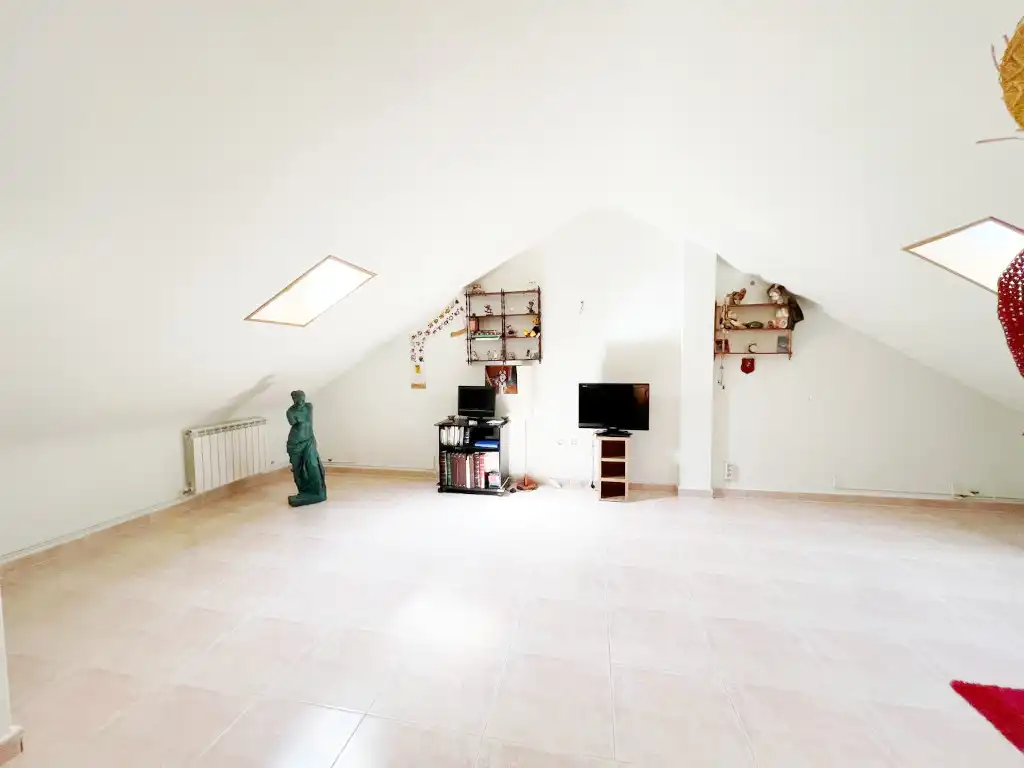 Sala d'estar de Casa o xalet en venda en Alcalá de Henares amb Aire condicionat, Calefacció i Jardí privat