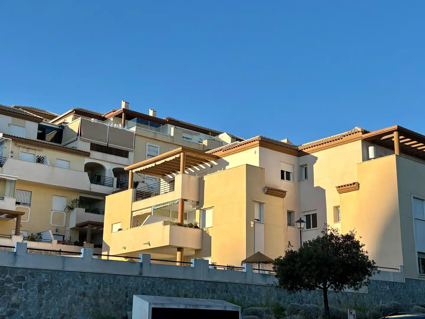Exterior view of Flat for sale in Benalmádena  with Air Conditioner, Private garden and Terrace