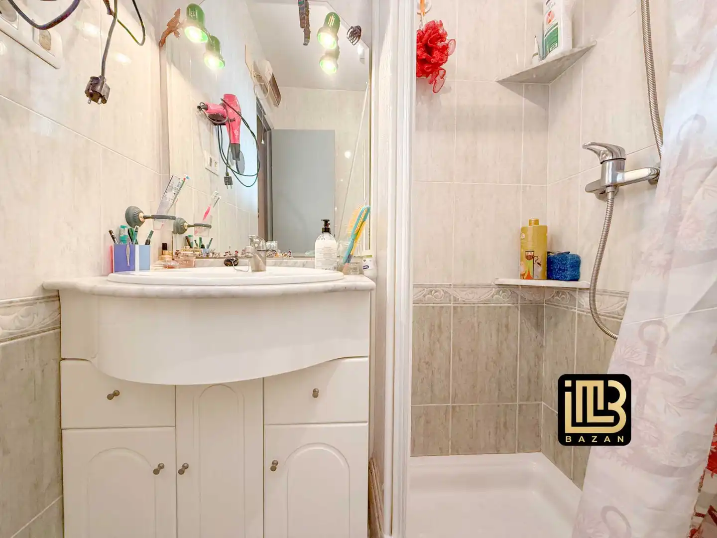 Bathroom of Flat for share in Málaga  with Furnished, Washing machine and Microwave