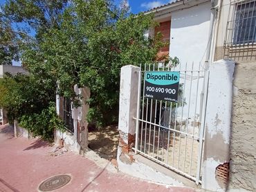 Casa aparellada en venda a C/ Reyes Godos