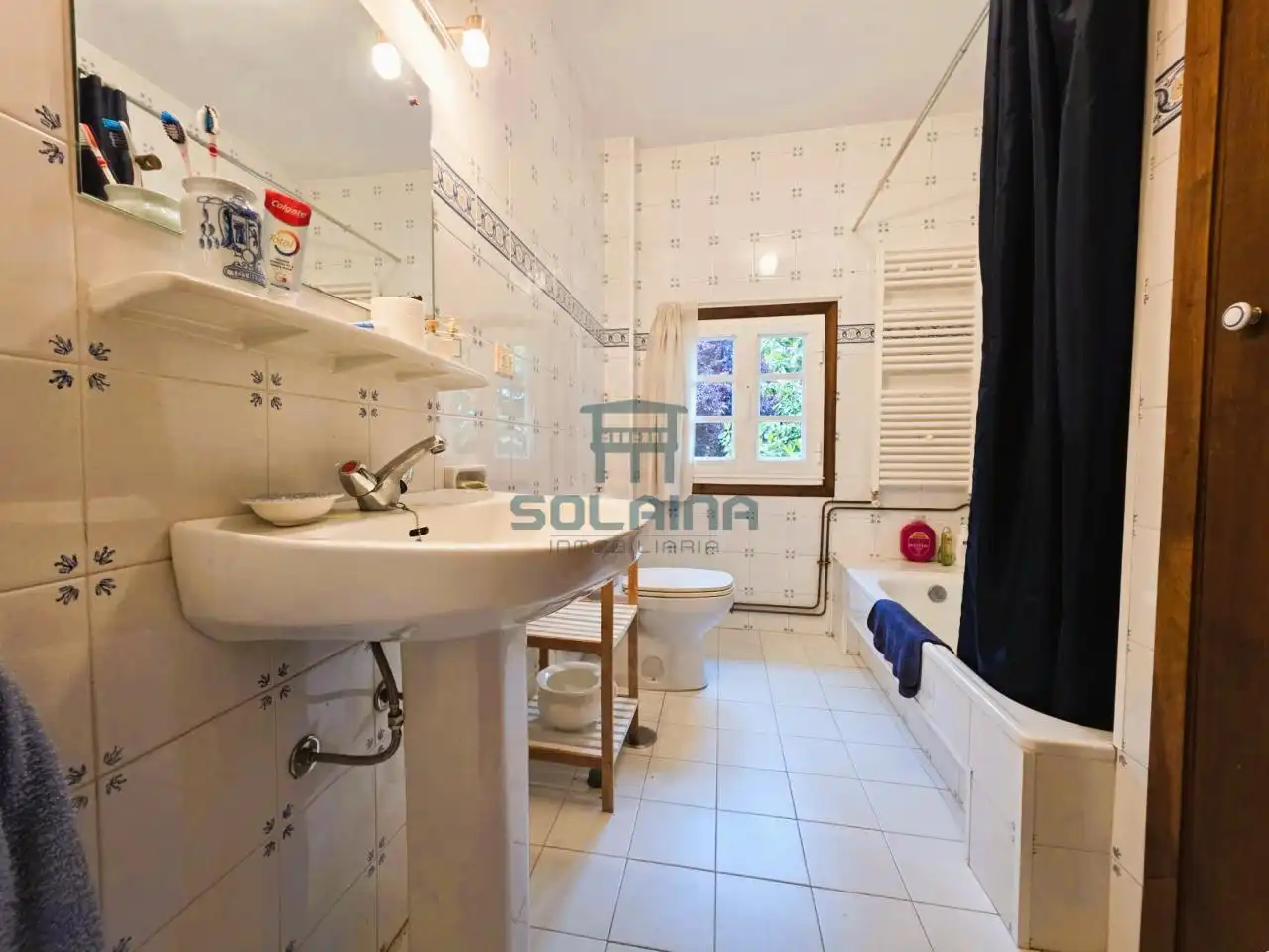 Bany de Casa o xalet en venda en Ourense Capital  amb Calefacció i Jardí privat