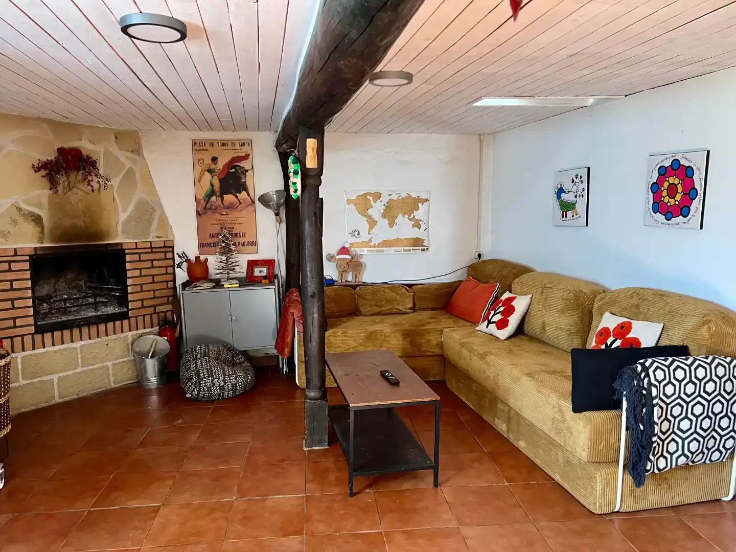 Sala d'estar de Casa o xalet en venda en Frades de la Sierra amb Piscina