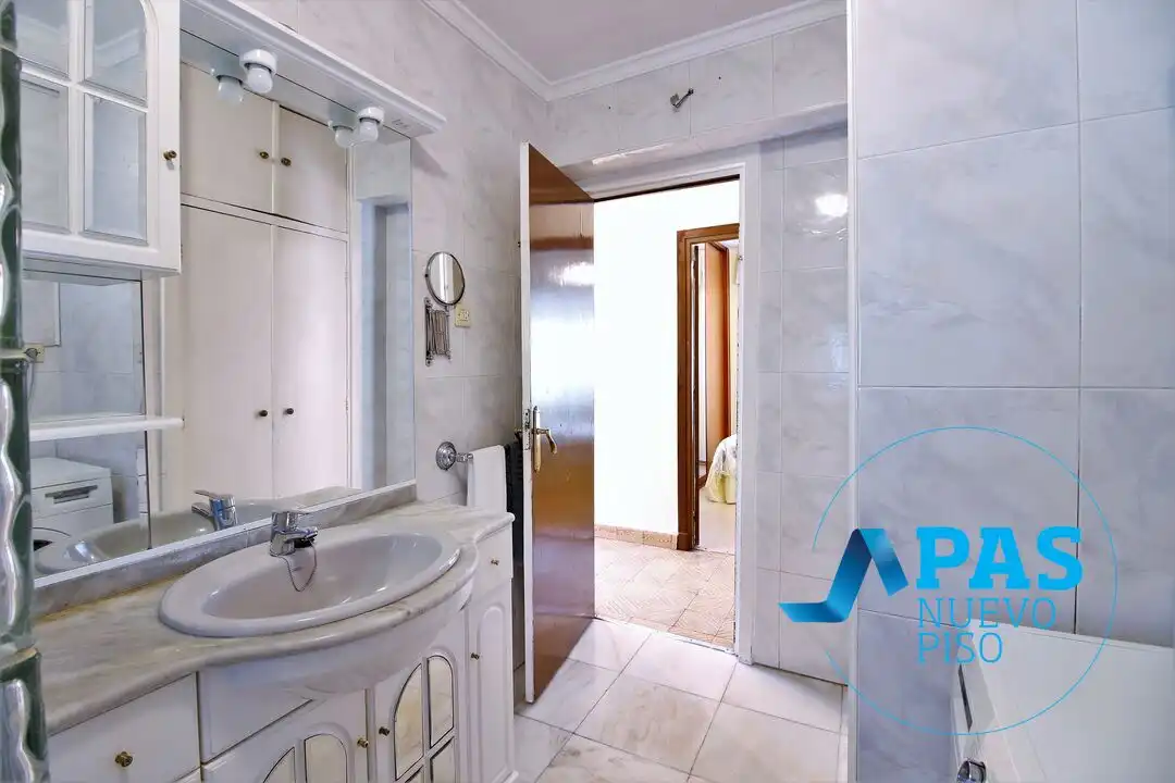 Baño de Piso en venta en Santander con Calefacción