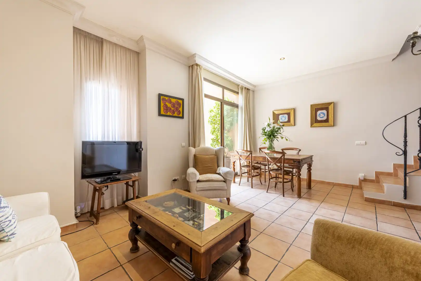 Wohnzimmer von Dachboden zum Verkauf in Estepona mit Abstellraum, Schwimmbad und Whirlpool