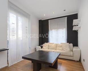 Sala d'estar de Apartament en venda en  Madrid Capital amb Aire condicionat, Calefacció i Parquet