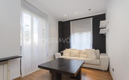 Sala d'estar de Apartament en venda en  Madrid Capital amb Aire condicionat, Calefacció i Parquet