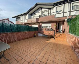 Terrassa de Casa adosada en venda en Durango amb Calefacció, Jardí privat i Parquet