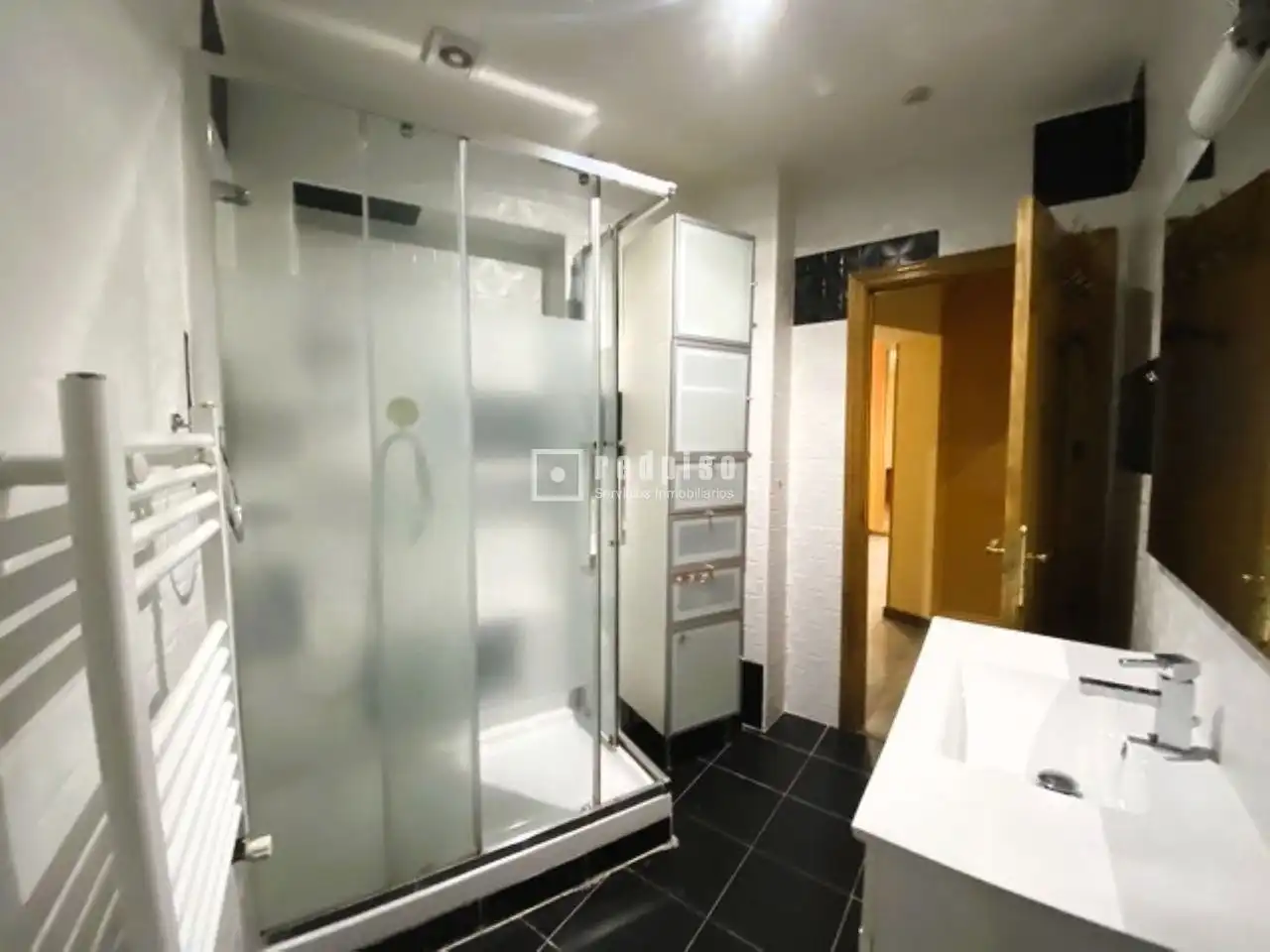 Badezimmer von Wohnung zum Verkauf in Madrid mit Klimaanlage, Heizung und Parkett
