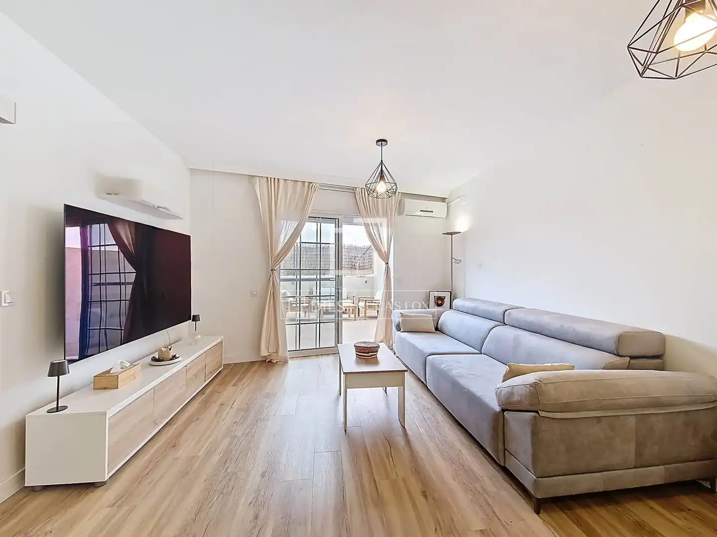 Wohnzimmer von Haus oder Chalet zum Verkauf in Vilanova i la Geltrú mit Klimaanlage, Heizung und Parkett