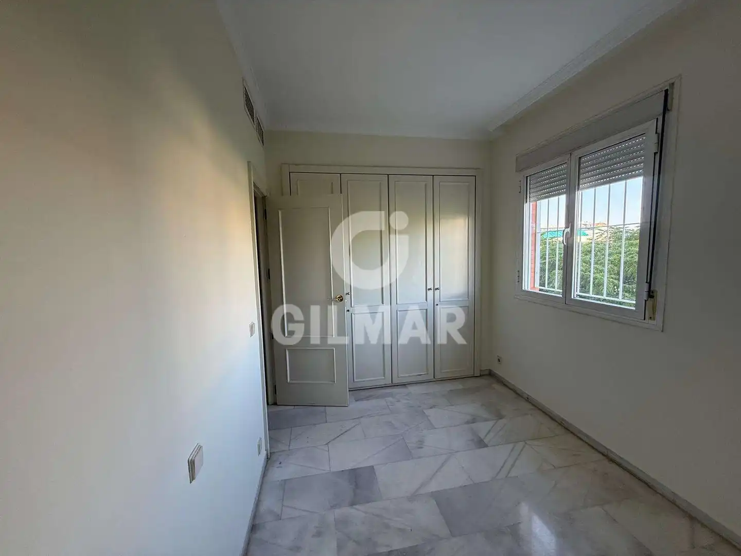 Schlafzimmer von Wohnung zur Miete in Sevilla mit Klimaanlage, Ofen und Waschmaschine